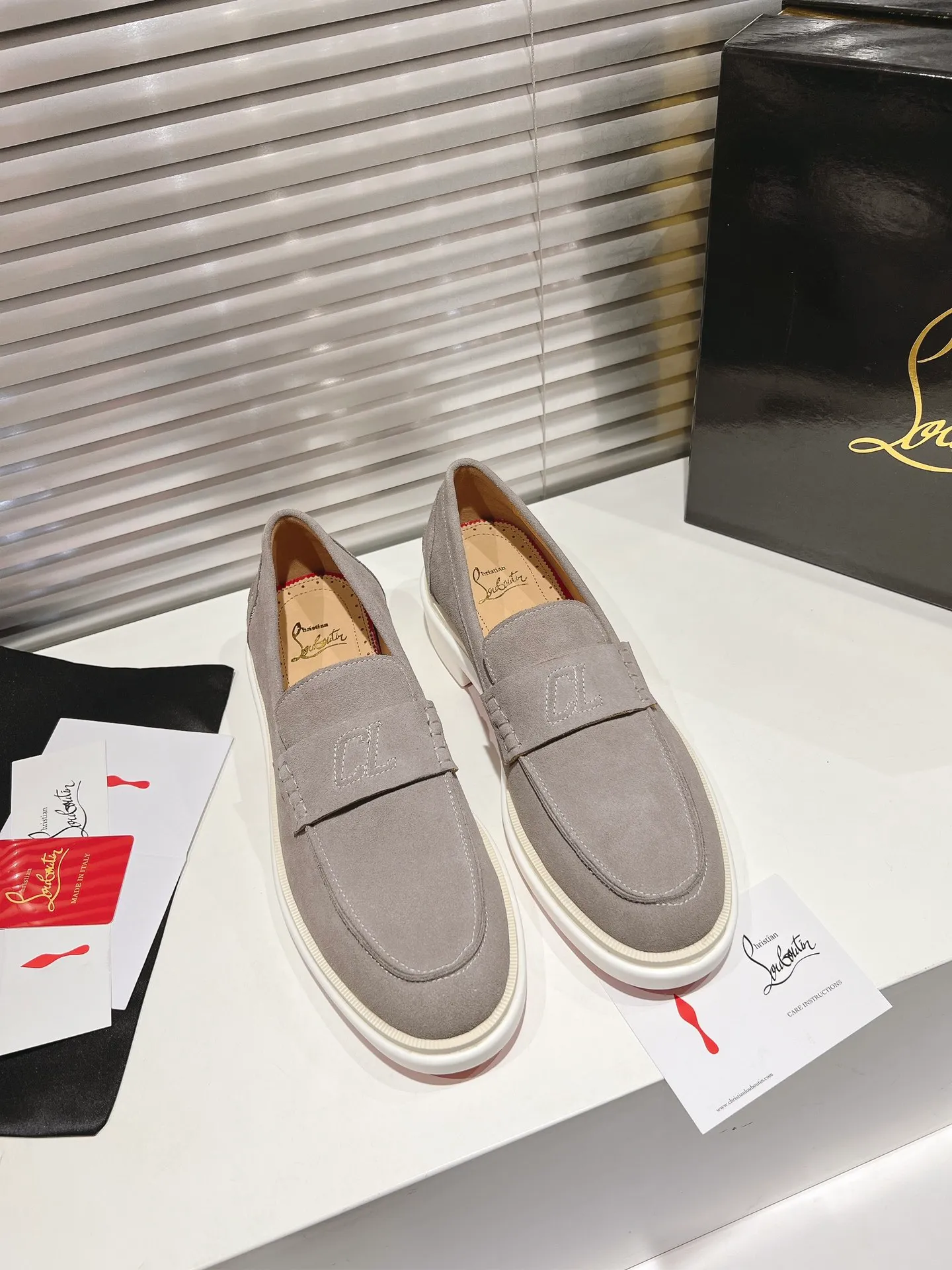 👟👟Ex-factory price 760👟👟 ╔Tire bottom Loaf🆑Black cowhide╗ ·Top version customization·2024𝐬𝐬 𝑪𝒉𝒓𝒊𝒔𝒕𝒊𝒂𝒏 𝑳𝒐𝒖𝒃𝒐𝒖𝒕𝒊𝒏 ▪️No matter the last shape, fabric, diamonds, nails, lining, outsole, they are as close as possible to ZP... ▪️The original sole is specially provided by the original factory ▪️The lining is imported water-dyed cowhide ▪️The private customization time is about 3-7 days —————— Size: Men's 39M-46M